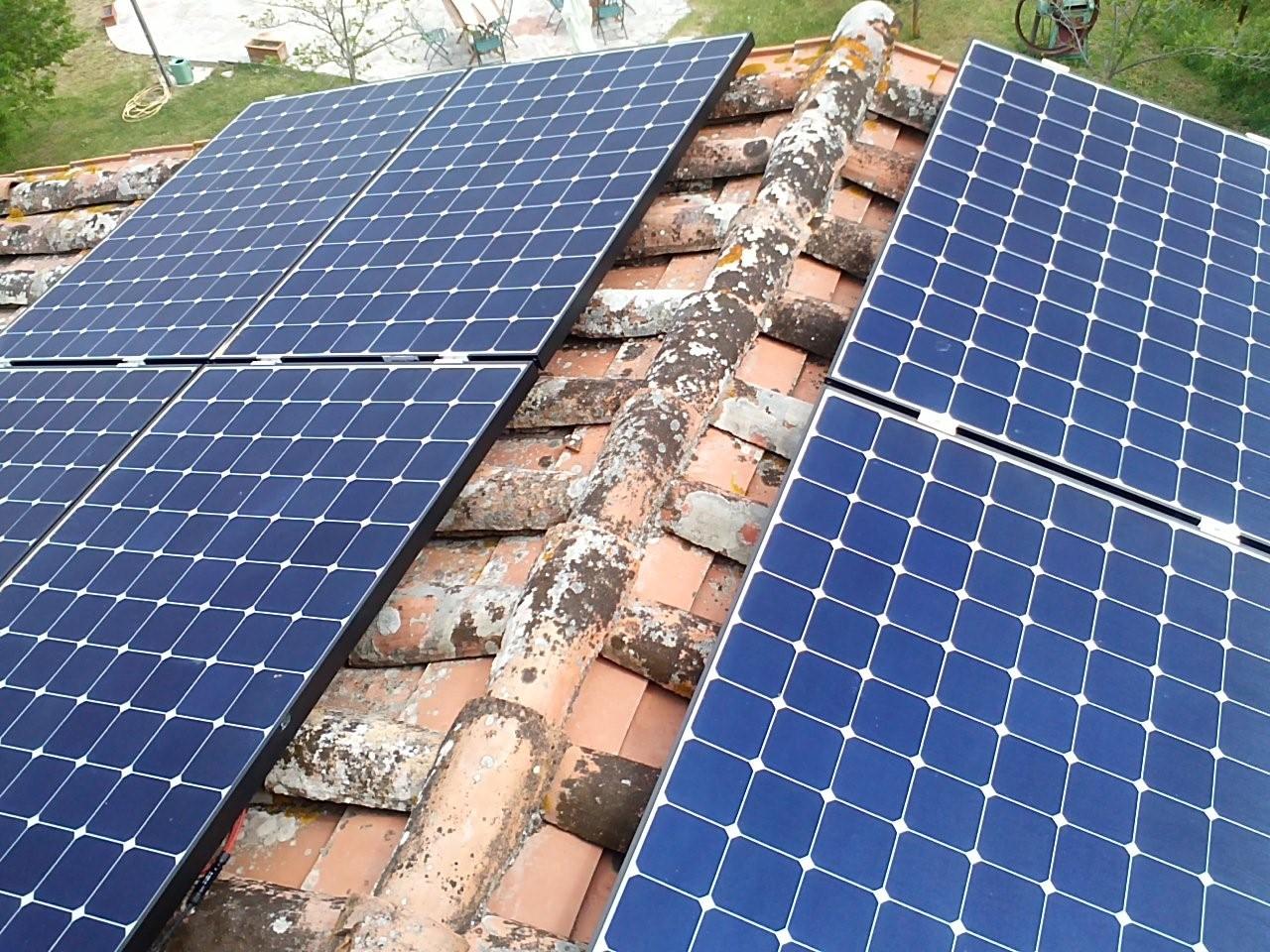 Impianto Impianti Solari Fotovoltaici 2016. Cogli le opportunità e la convenienza Lightland SunPower preso La Falconara Agriturismo Montepulciano Milano 